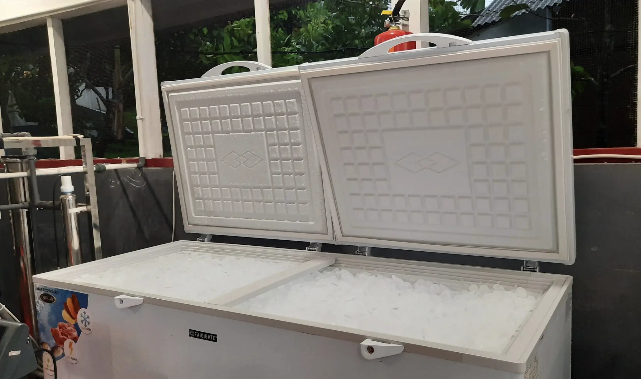 Transportasi Es Kristal ke toko